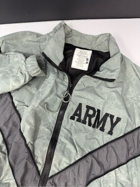 UNICOR Army IPFU PT Windbreaker Jacket Gray Reflective Size Medium Regular  I3